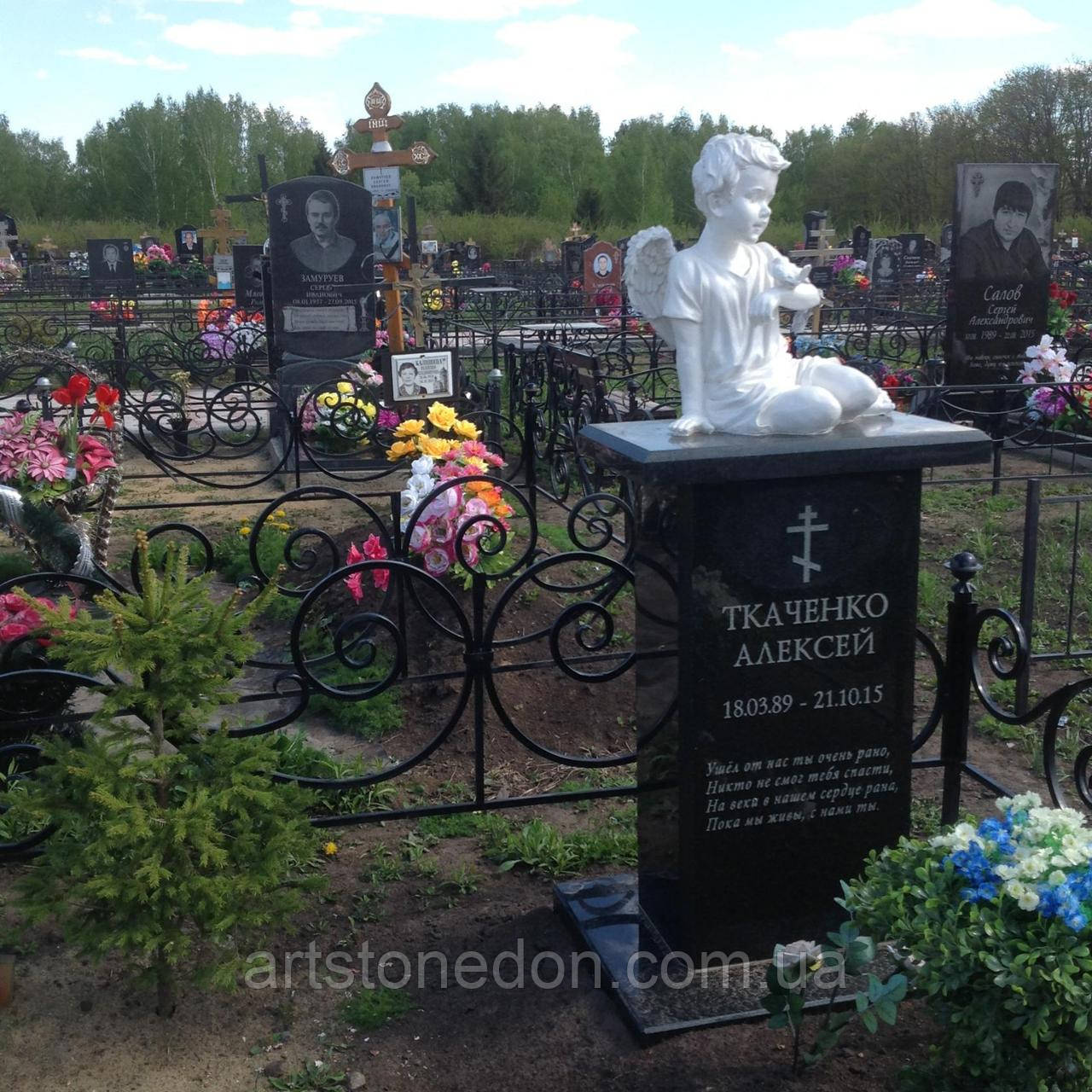 Пам'ятник гранітний з янголом із полімеру No1011