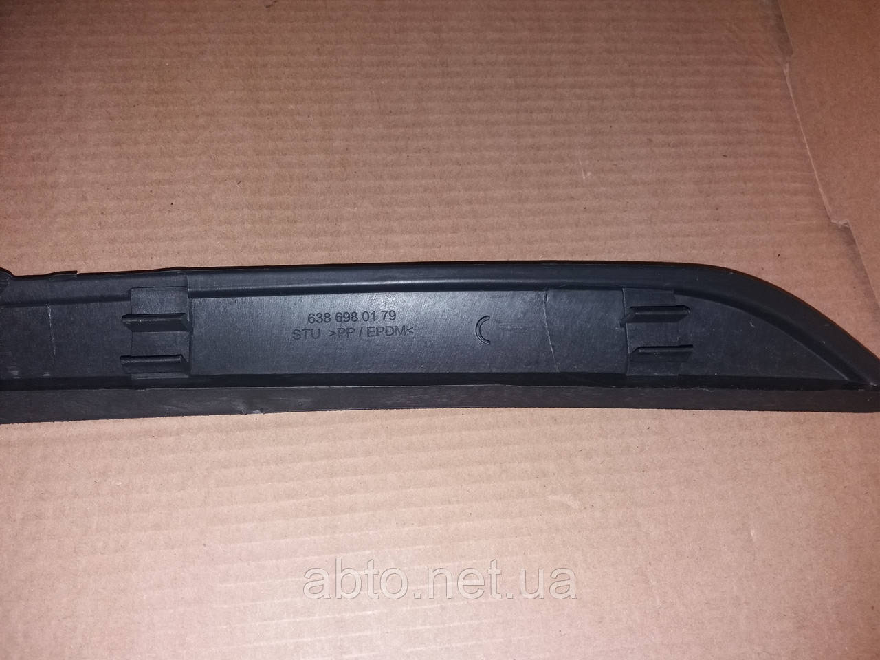 Молдинг лобового скла правий Mercedes Vito W638