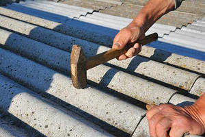 Перекрытие крыши шифером.