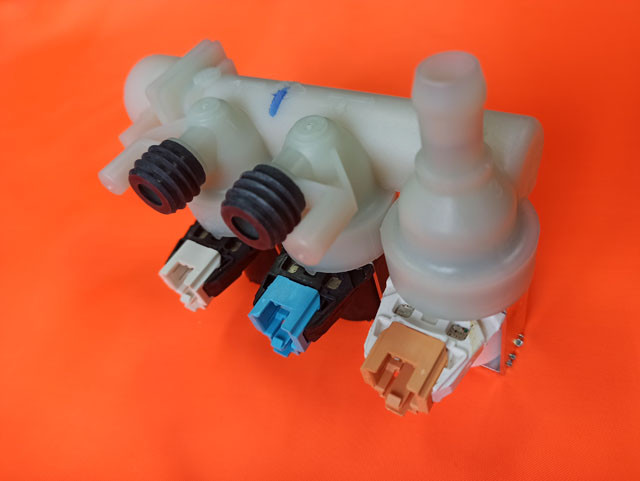 Клапан впускний 2/90 1/90 Indesit, Ariston C00110331 під фішку, фото 1