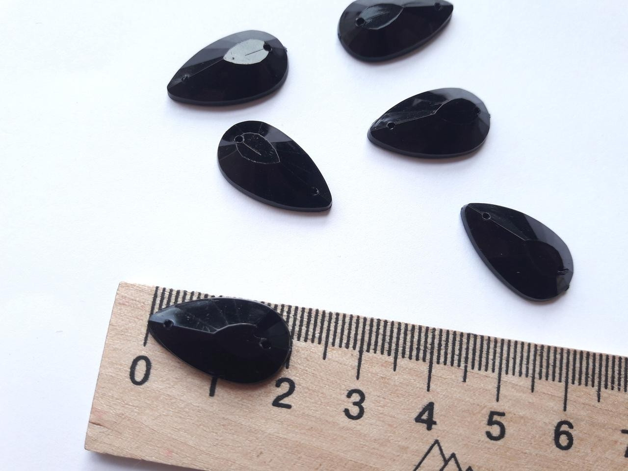 Стрази пришивні пластикові. Чорні не проозорі, 30 шт. Крапля 20 х 11 мм