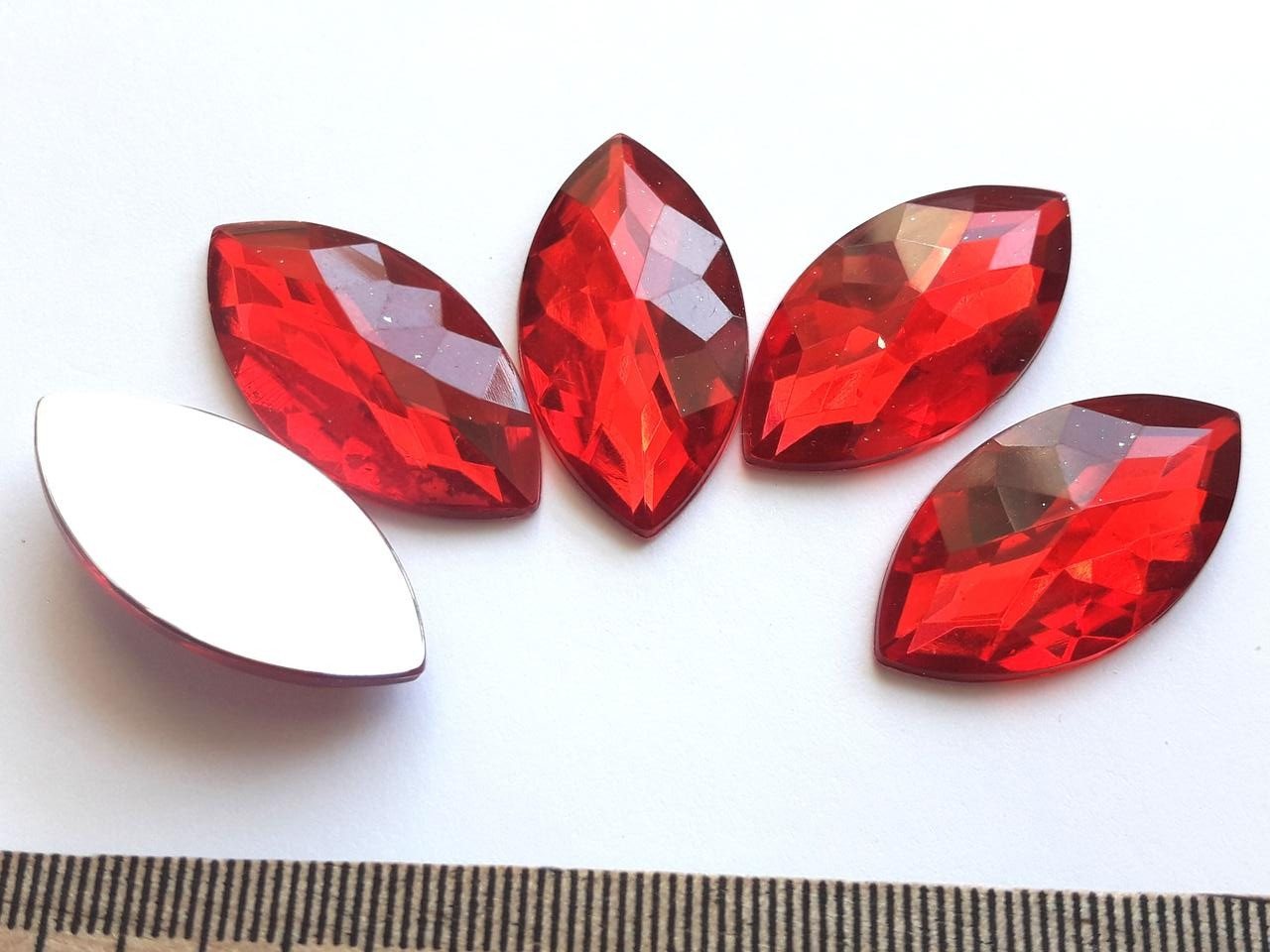 Стрази акрилові без дирок, холодної фіксації. "Лодочки" Червоні великі. 32 х 17 мм. 5 шт.