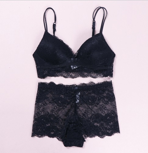 Комплект жіночої нижньої білизни чорний пушап трусики шортики мереживні