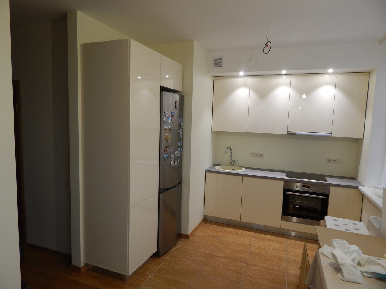 Кухня на замовлення Premium BLUM-003 Niemann панелі слонова кістка Стільниця Arpa