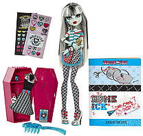 Лялька Monster High Френки Штейн у Класній кімнаті Frankie Stein Doll Home Ick Playset