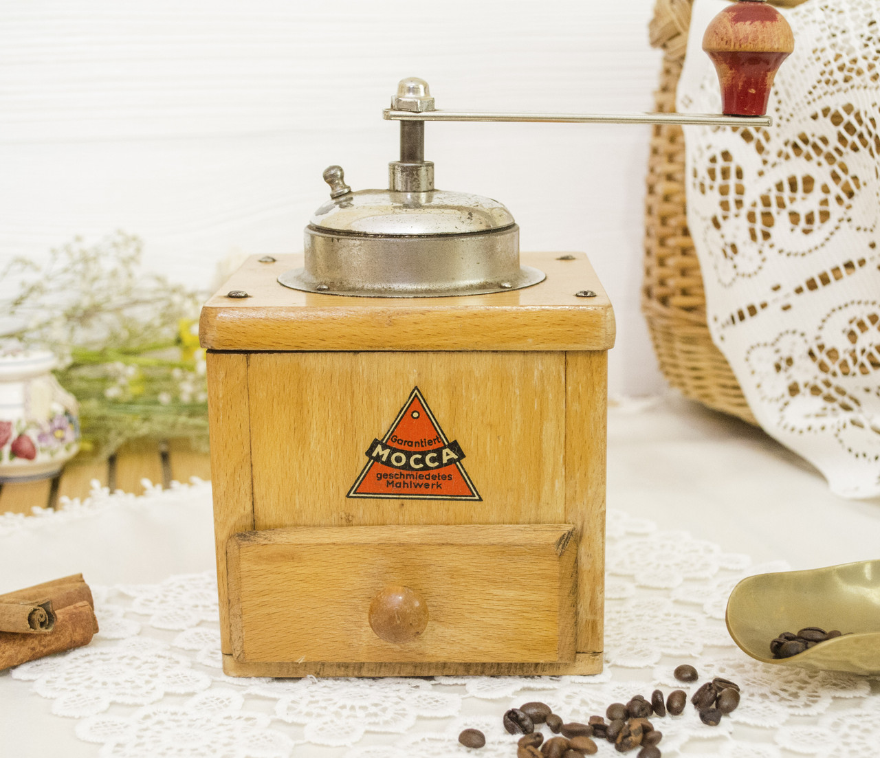 Стара німецька ручна кавомолка, дерев'яний корпус, сталевий механізм, Німеччина, Mocca geschmiedetes Mahlwerk