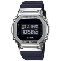 Наручні годинники чоловічі Casio G-Shock GM-5600-1ER з полімерним ремінцем