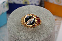 Печатка Xuping Jewelry круглая черная по диагонали вставка из камней 18 р золотистая