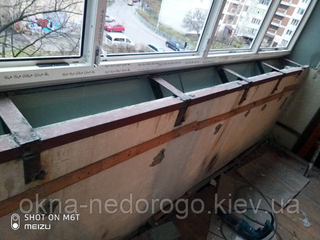 Винос балкона по підвіконню в Києві на вул. Драгоманова фото бригади 14