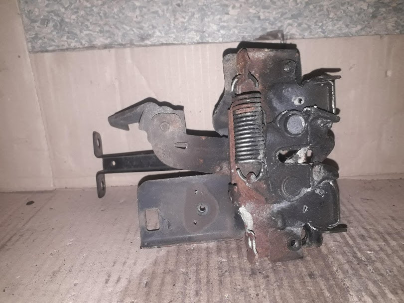 Б/у замок капота для Mazda 3 2003-2009