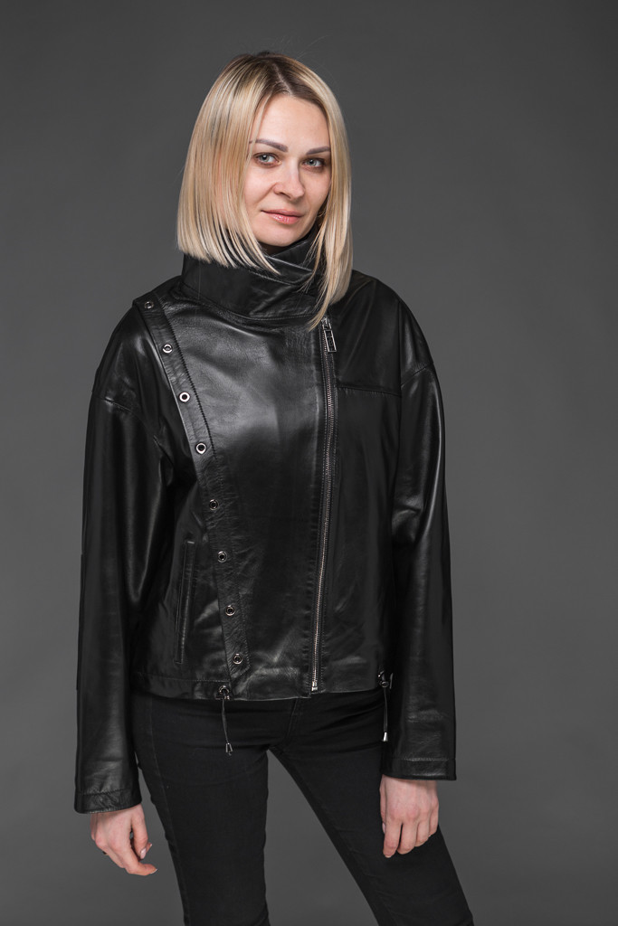 Жіноча шкіряна куртка oversize