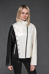 Жіноча шкіряна куртка біла з чорним oversize