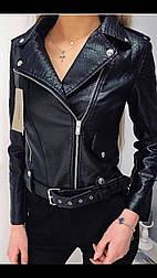 Жіноча стильна чорна куртка-косуха під пітона