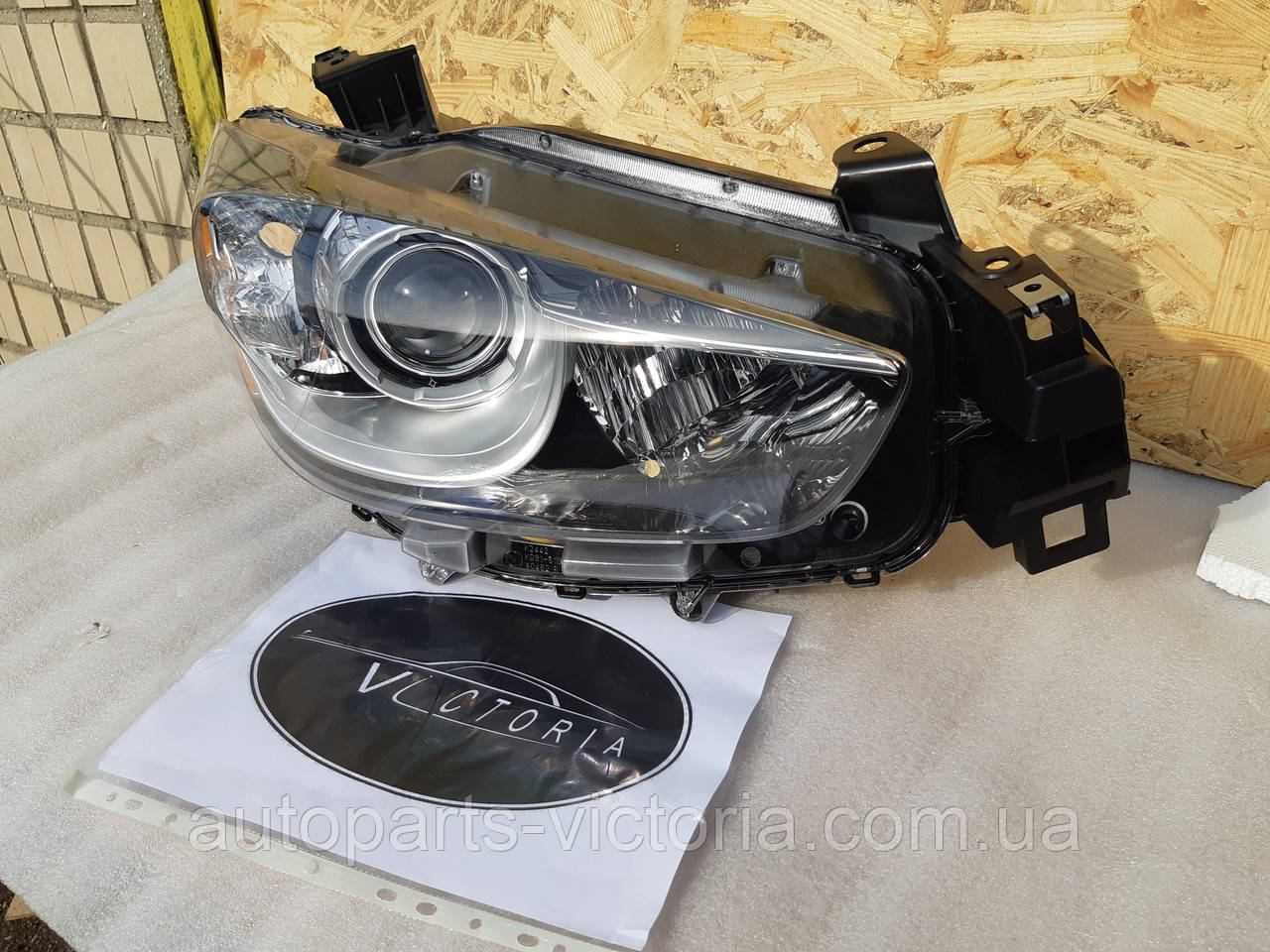 Фара права Mazda CX5 12-15 ксенон США вживана