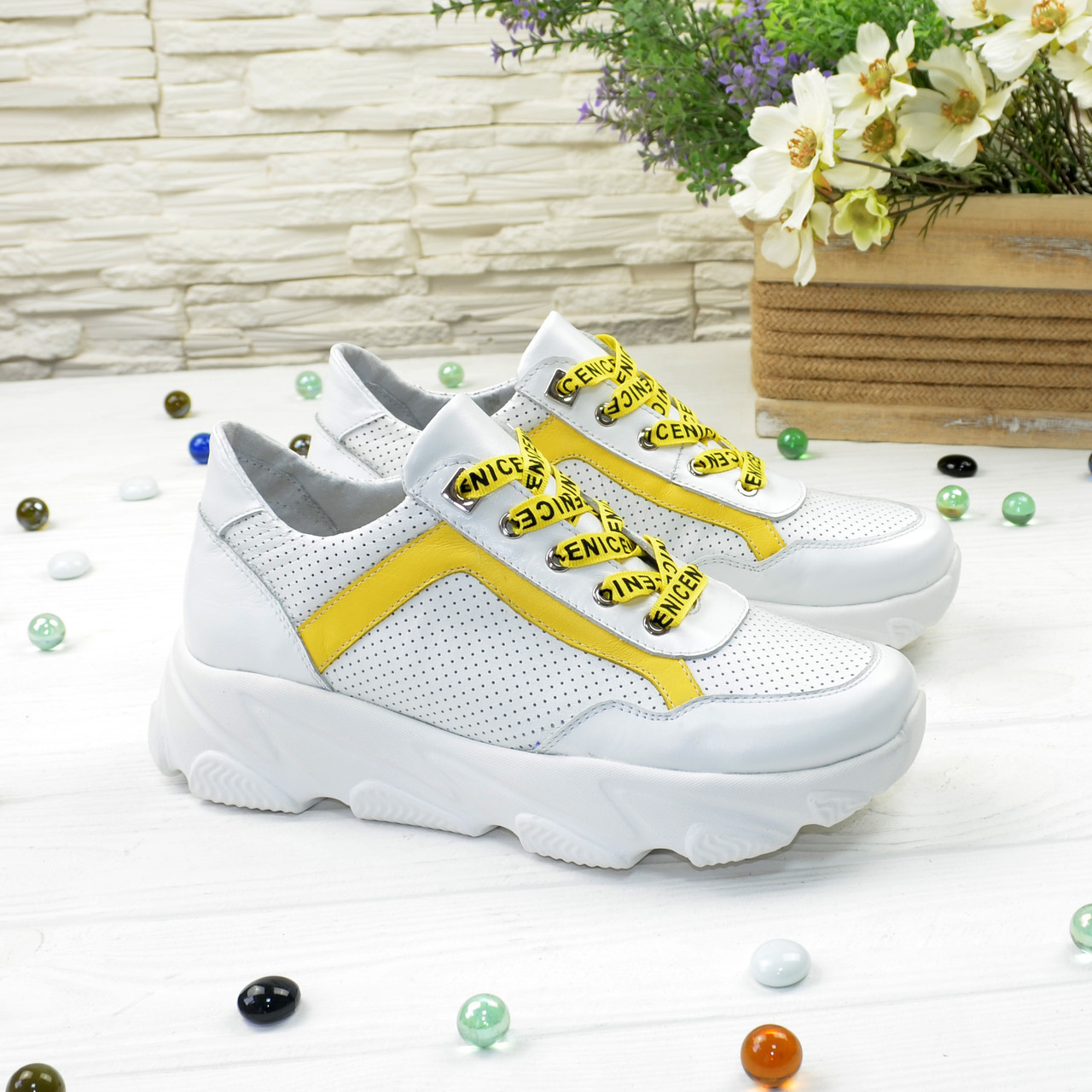 Кроссовки Женские Кожаные на Шнуровке, Цвет Белый/желтый — Купить ...