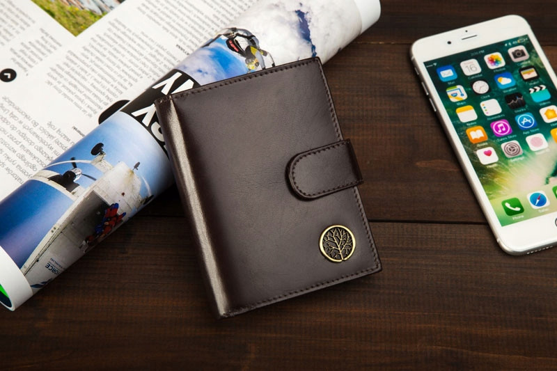 Чоловічий шкіряний гаманець Betlewski з RFID 9,5 х 12,8 х 2,5 (BPM-BF-64) - коричневий