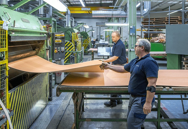 Процес вальцювання безасбестового пароніту novapress Basic Вальцювання безасбестового пароніту novapress Basic