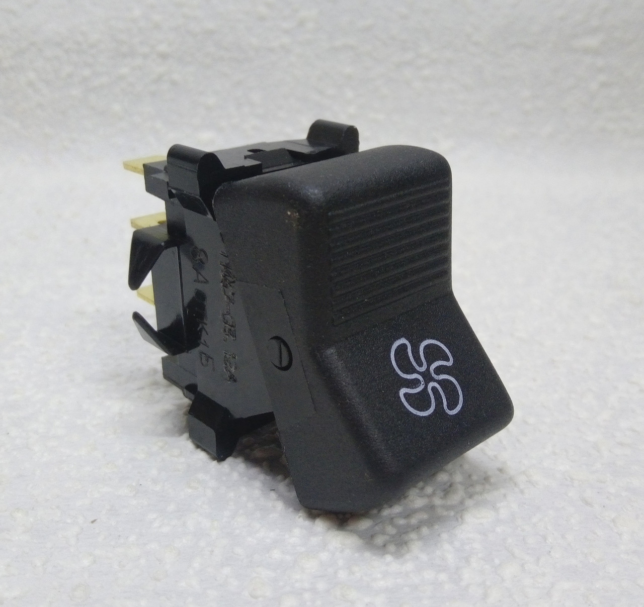 Кнопка вентилятора классика 2101. Переключатель клавишный вентилятора п147-04. Переключатель 82. 3709-04. 13м.