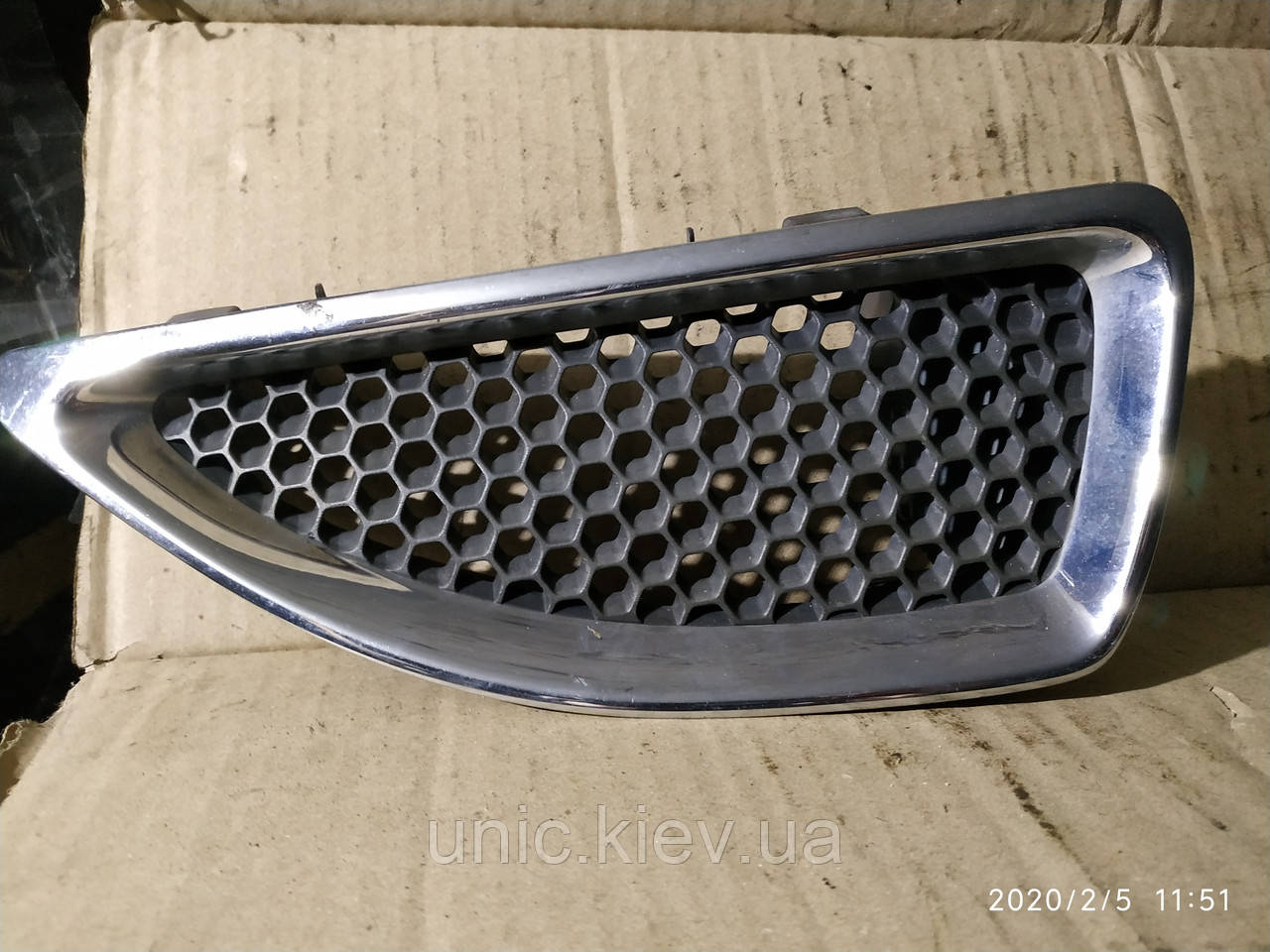 Решітка радіатора Рено Меган 1 (права) б/в