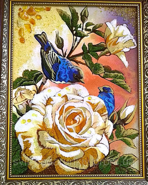 Картина квіти "Сині птахи на троянді" з бурштину - гарний подарунок