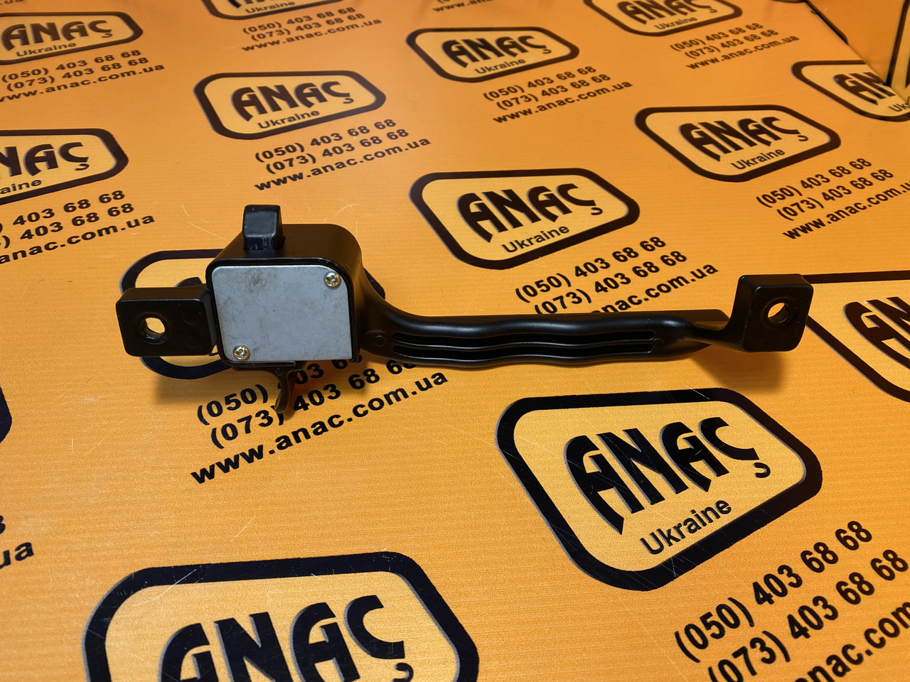 331/28235 Ручка заднього скла права на JCB 3CX, 4CX