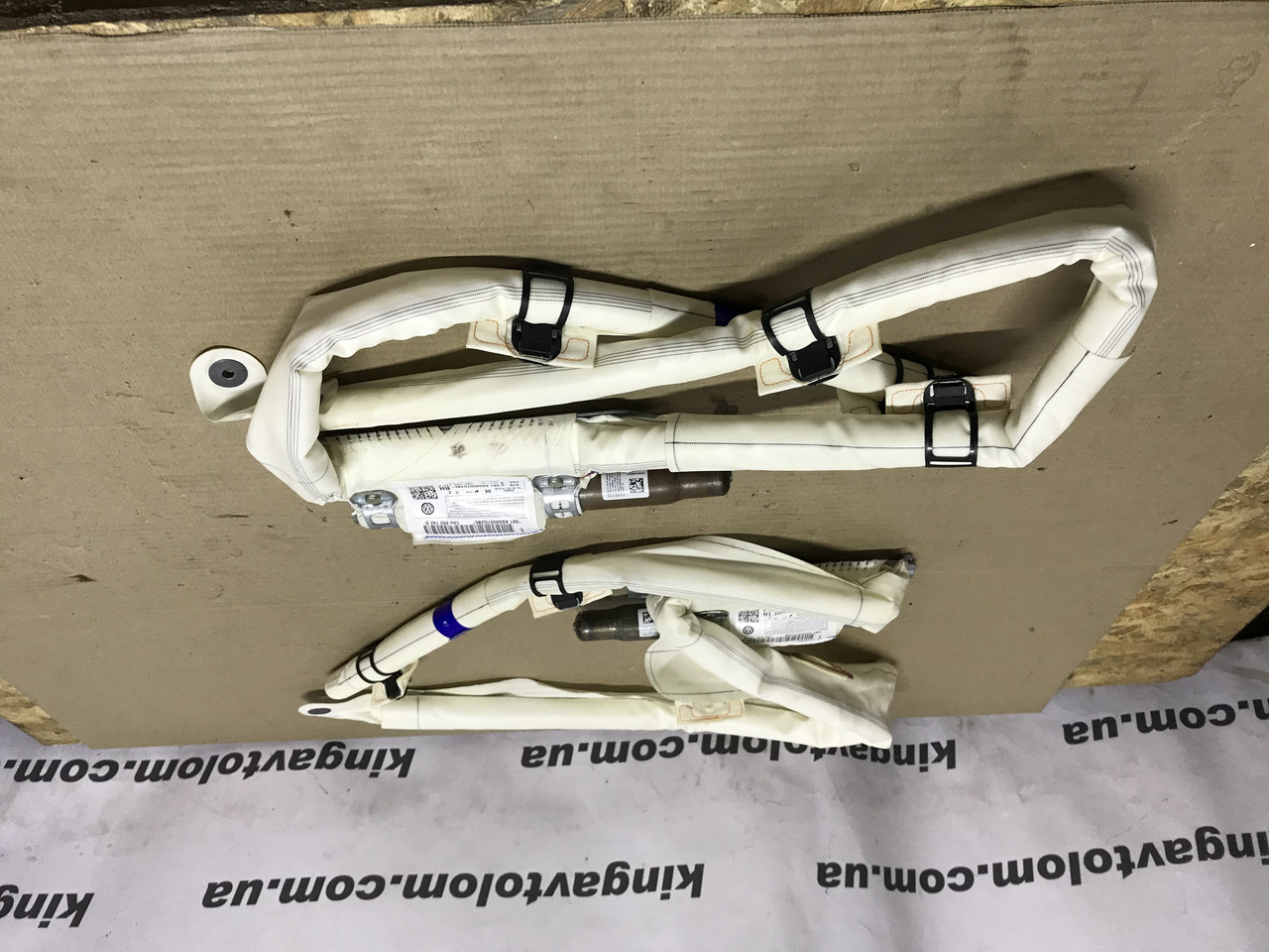Шторка AIR BAG ліва Volkswagen Golf 6 Хетчбек 5K6880742D