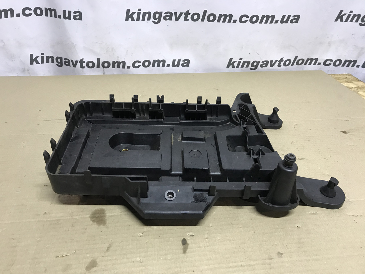 Корпус акумулятора Volkswagen Golf 6 Хетчбек 1K0915333