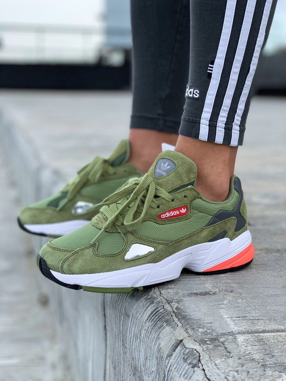 Olive green deals adidas falcon