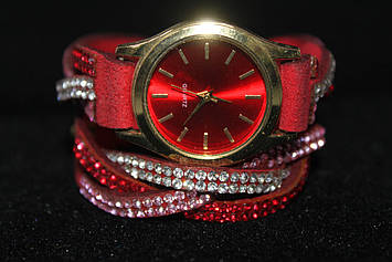 Привабливі жіночі годинники довгий червоний ремінець намотування