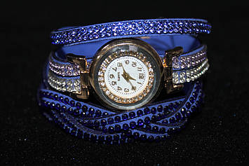 Незрівнянні жіночі годинники намотування довгий синій ремінець з камінням