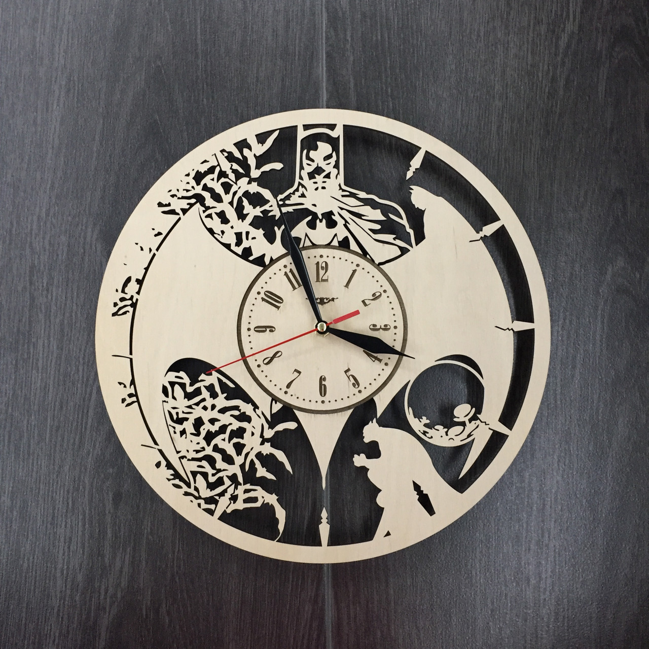 Годинник настінний з натурального дерева «Batman style»