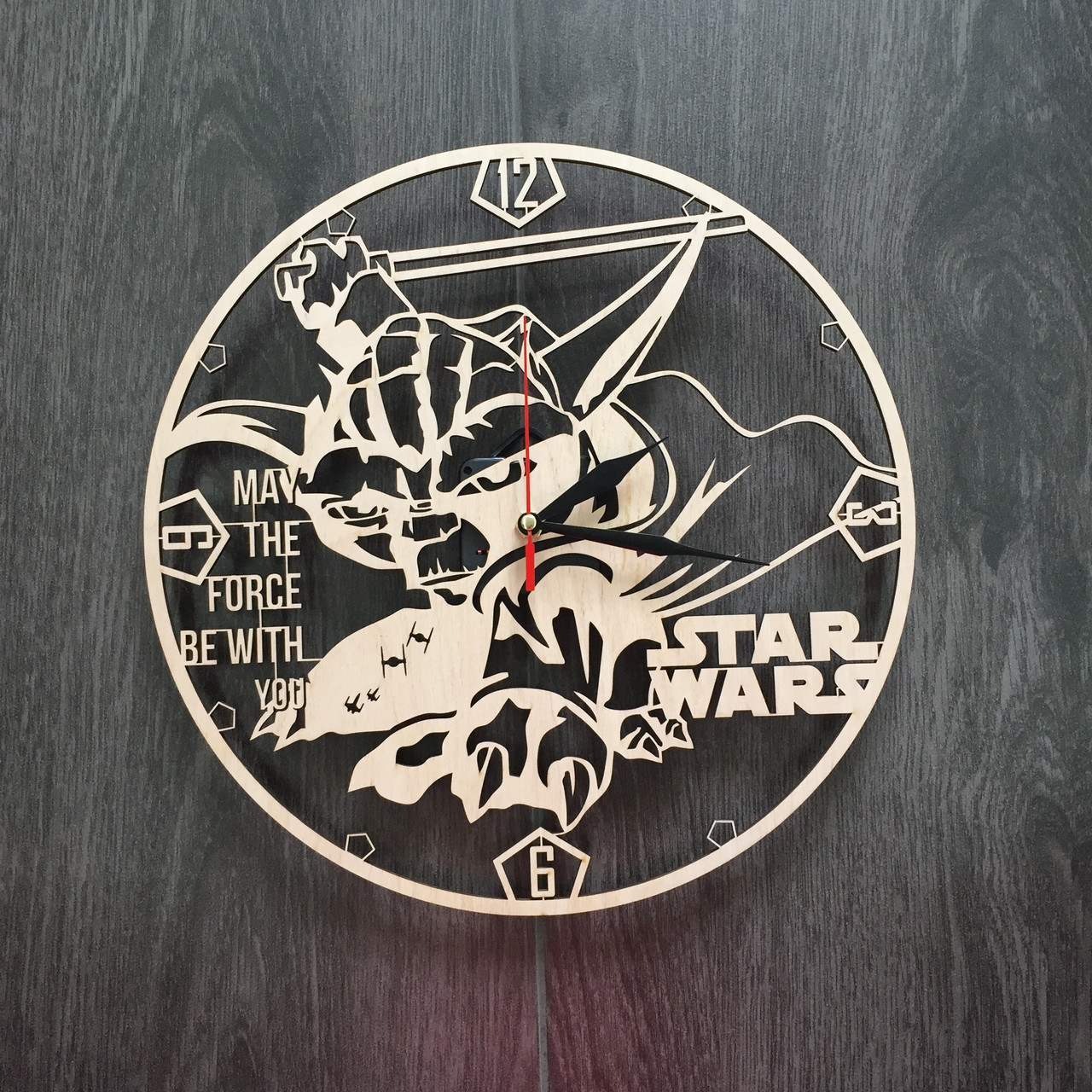 Незвичайний настінний годинник «Star Wars»
