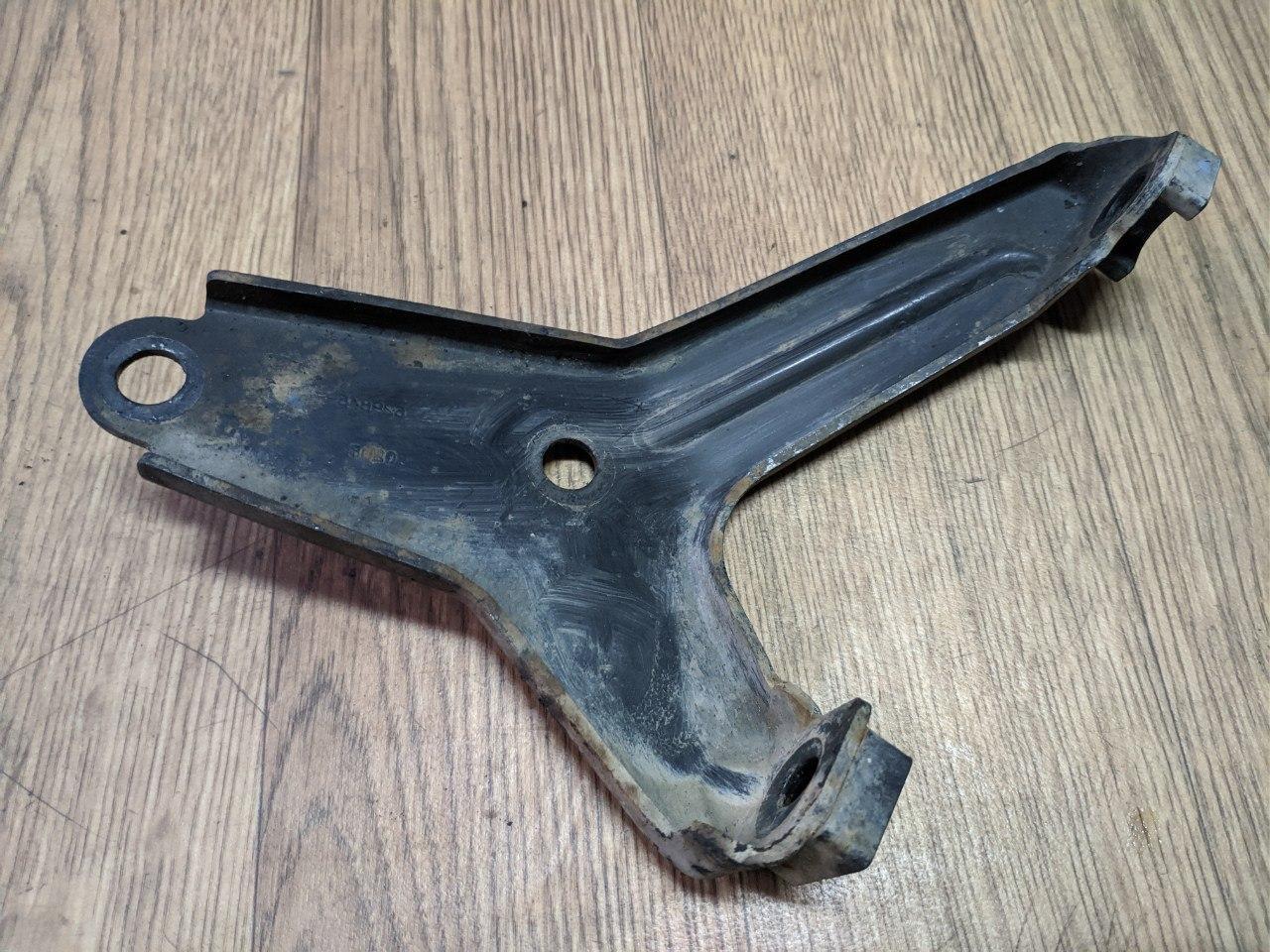 Кронштейн каталізатора Renault Master, Opel Movano 2.5, 2006-2010, 629845A (Б/У)