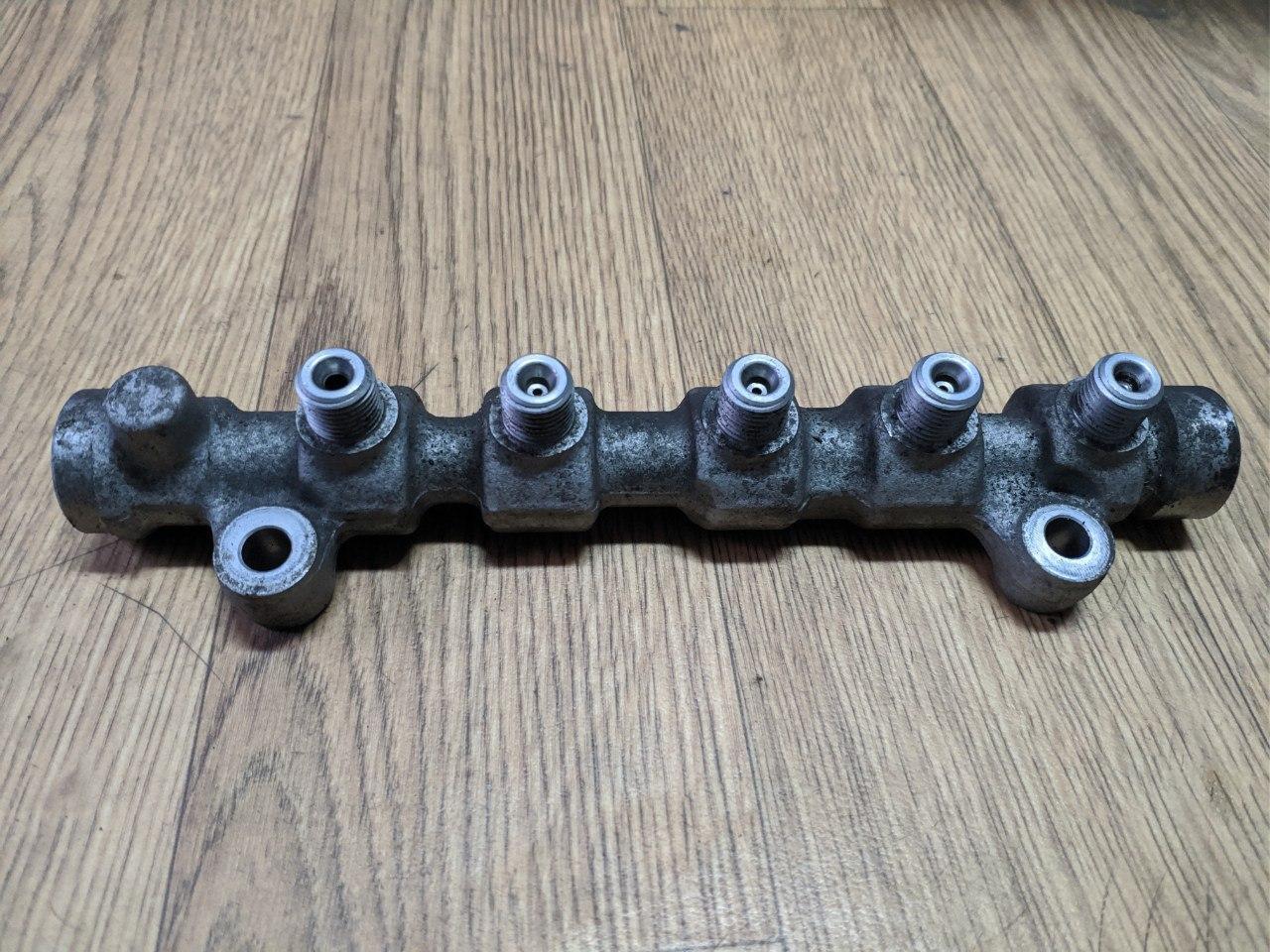 Паливна рампа Renault Trafic, Opel Vivaro 2.5, 2006-2014, 0445214175 (Б/У)