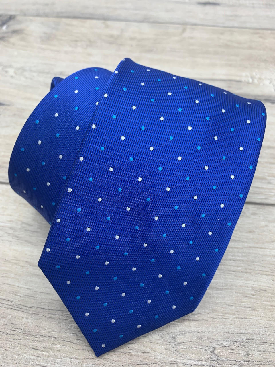 Краватка блакитна в кольорові цятки.