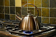 Які бувають чайники для газових і електричних плит