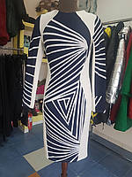 Платье-футляр бело-синее с абстрактным принтом Grandua