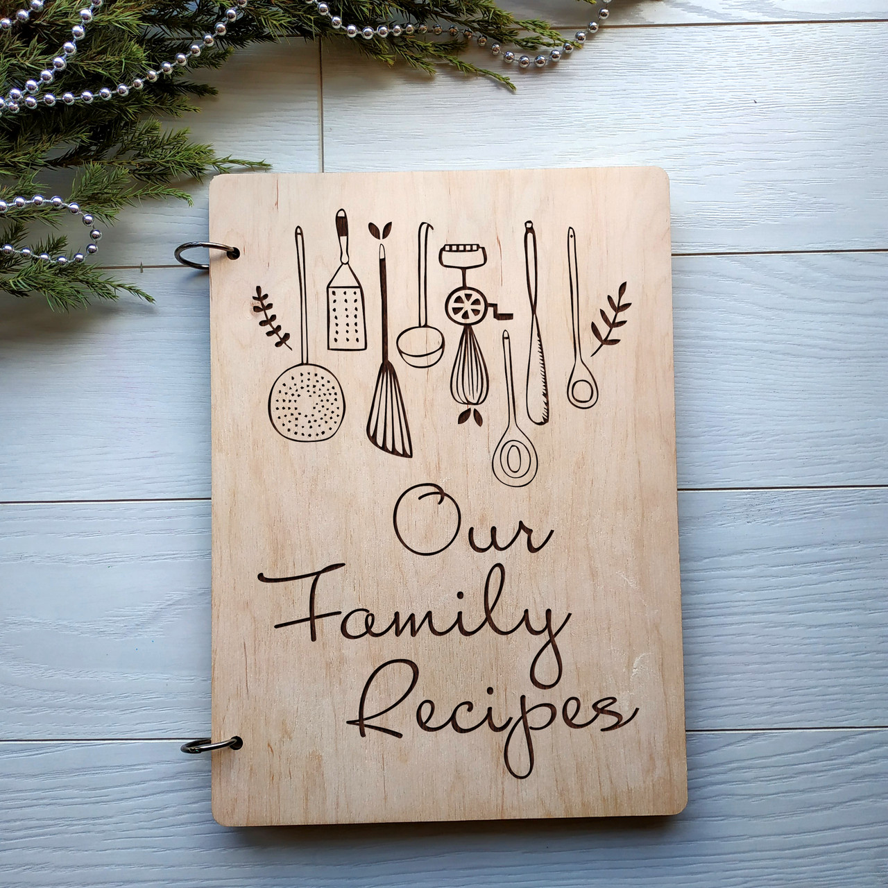 Дерев'яна кулінарна книга «Our Family Recipes»