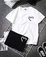 Модная женская футболка с сердцем