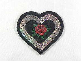 Нашивка серце з трояндою та паєтками 80х75 мм