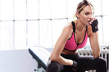 Спортивні бюстгальтери і топи