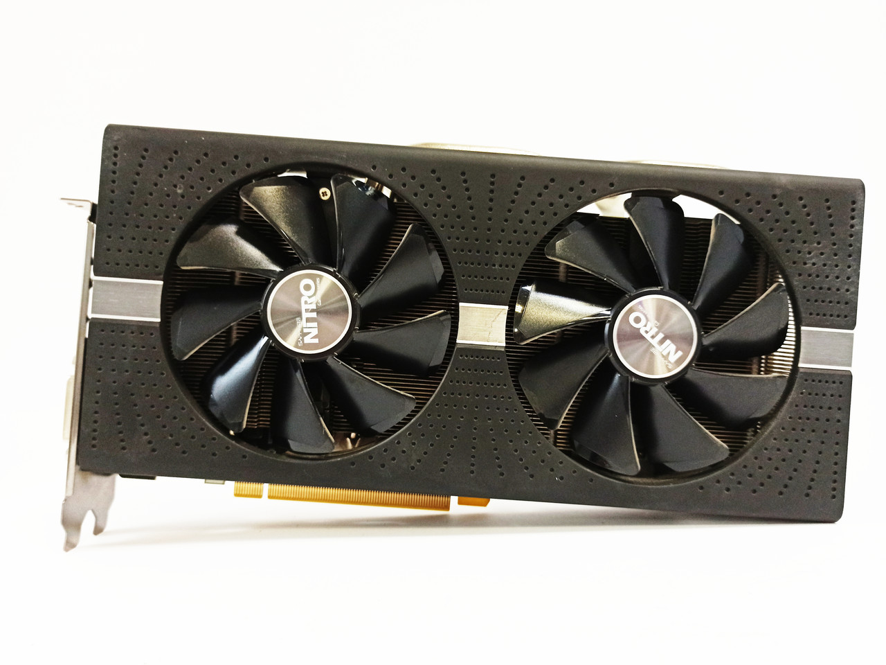 Видеокарта Sapphire RX 580 Nitro+ (4Gb/GDDR5/256bit) 11265-07-20G БУ - фото 1 - id-p1094641509