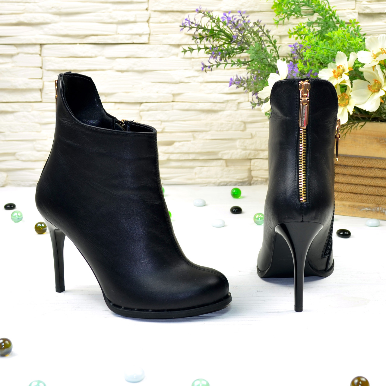 Черевики жіночі на шпильці, декоровані блискавкою. Колір чорний, фото 1