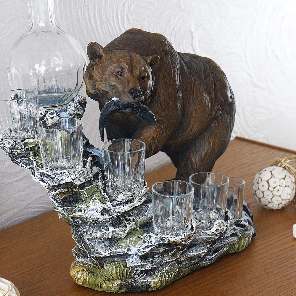 Подарочный коньячный набор "Медведь" стеклянный графин и 6 стопок на подставке из полистоуна - фото 2 - id-p1076373080