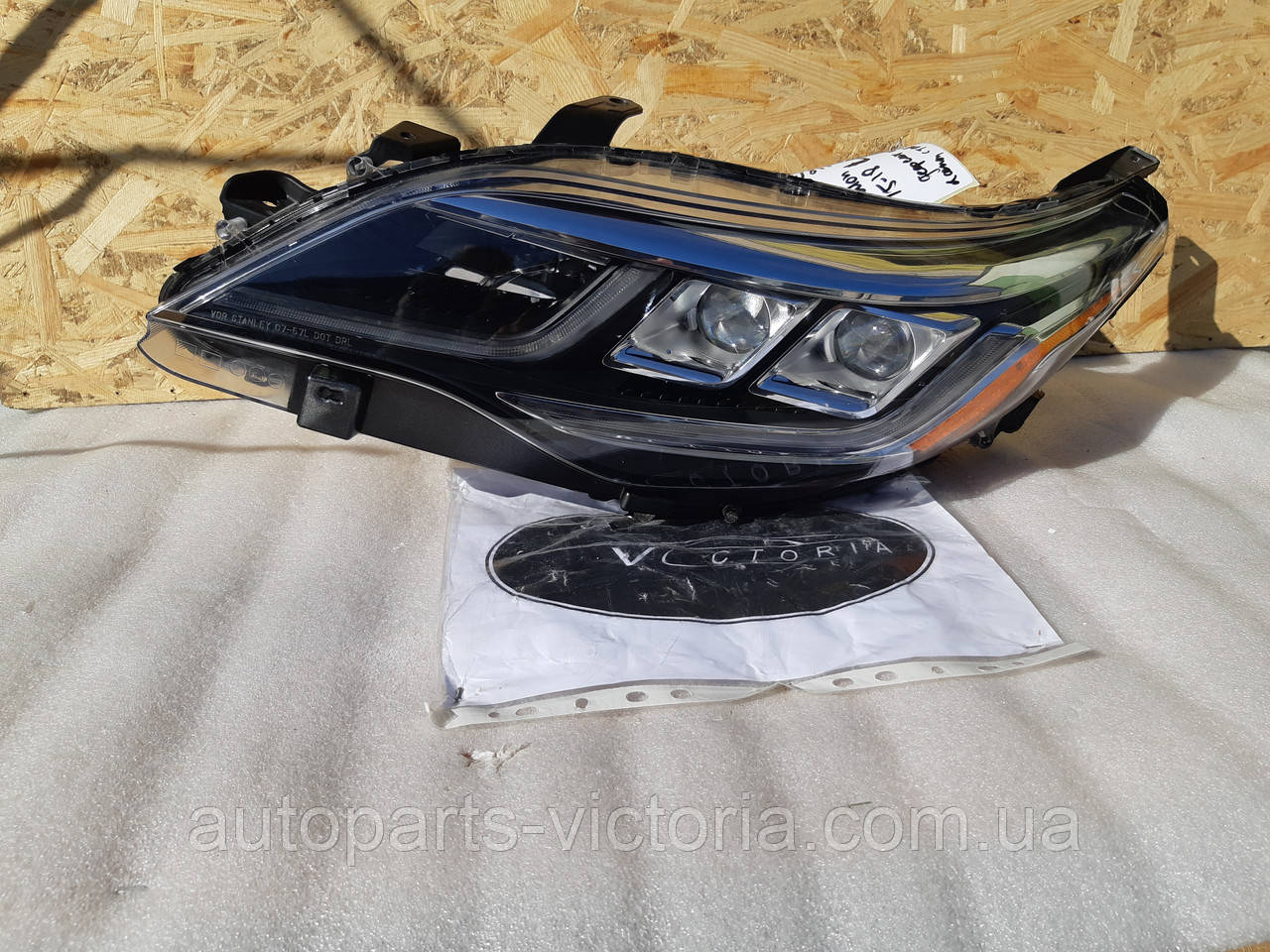 Фара права Toyota 81110-07180 Avalon 15-18 США вживана