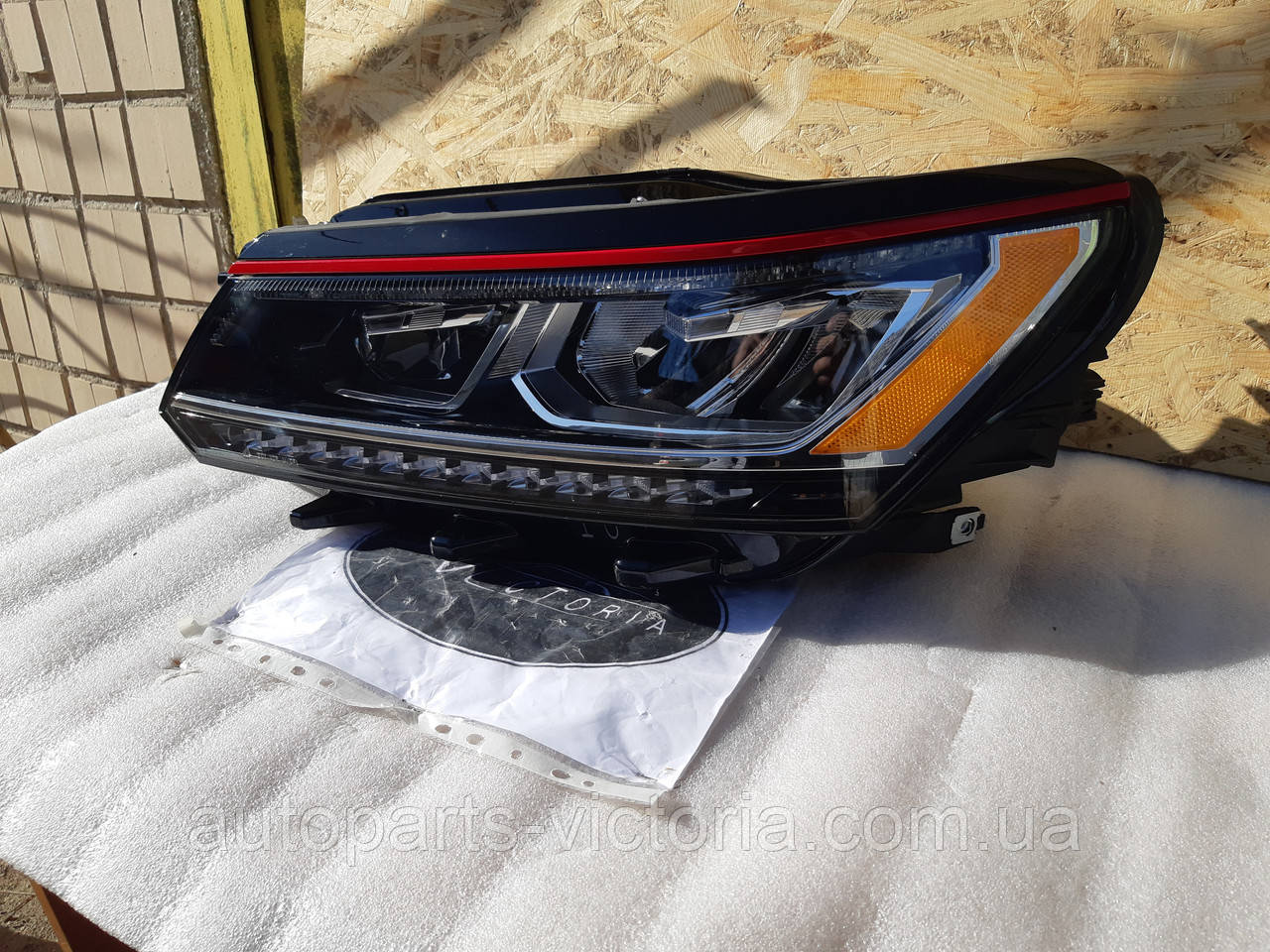Фара права Volkswagen 561941006 Passat 17-19 США вживана