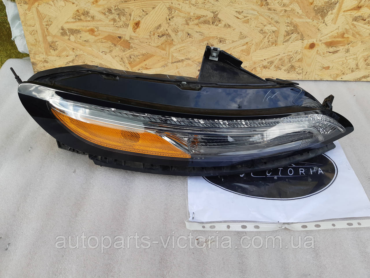 Фара права Jeep 68321886AB Cherokee KL США вживана