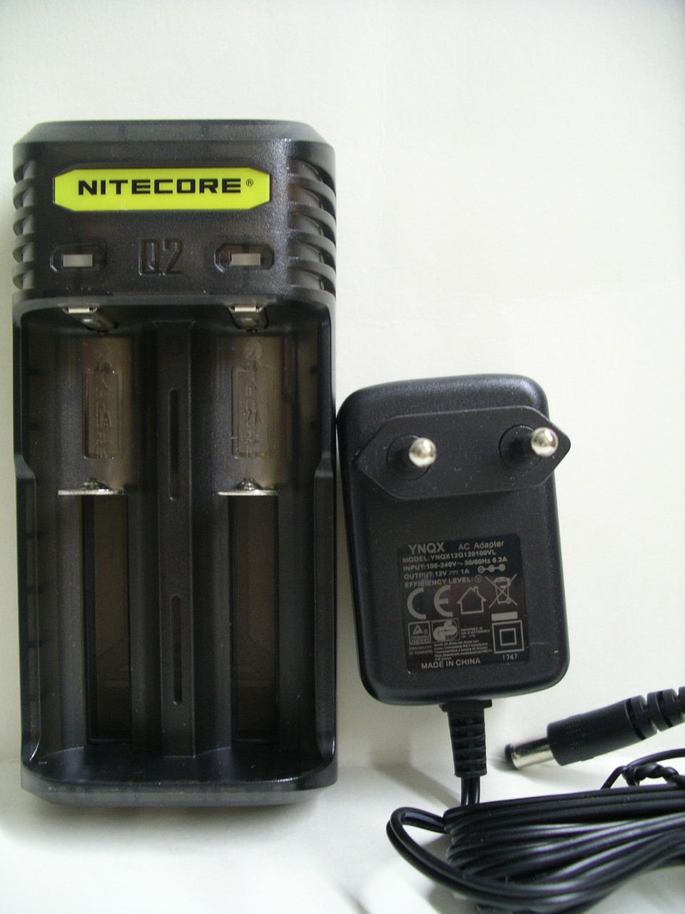 Зарядний пристрій Nitecore Q2, оригінальний, чорний