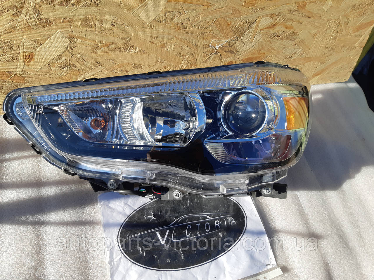 Фара ліва Mitsubishi 8301C215 Outlander 12-15 США вживана