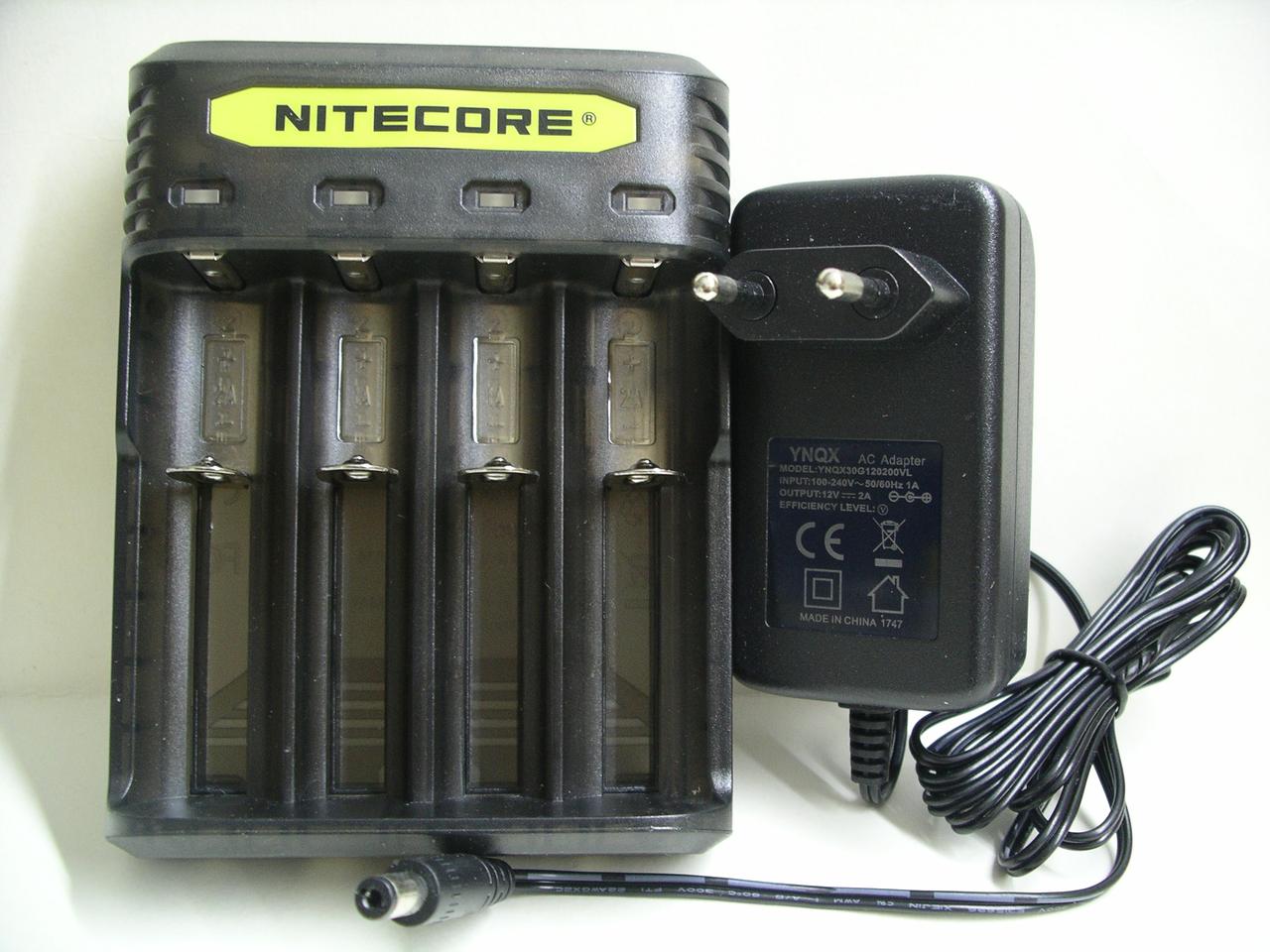 Зарядний пристрій Nitecore Q4 оригінальний, чорний